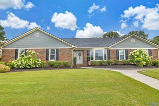 2221 Lancelot Drive Sw, Decatur, AL 35603