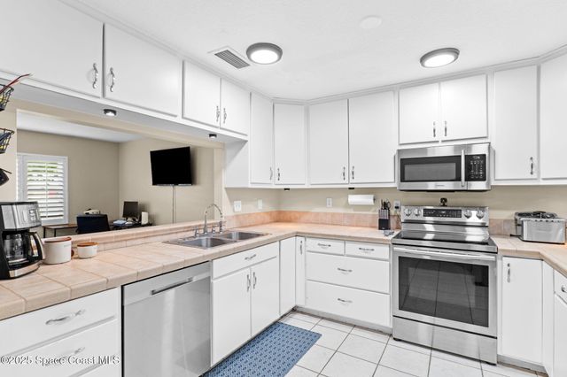 999 Emerald Road SE, Palm Bay, FL 32909