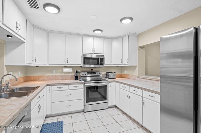 999 Emerald Road SE, Palm Bay, FL 32909