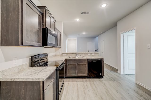 5104 Applegate Drive, Fort Worth, TX 76119