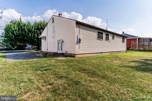 11 W DULLES DR, Camp Hill, PA 17011