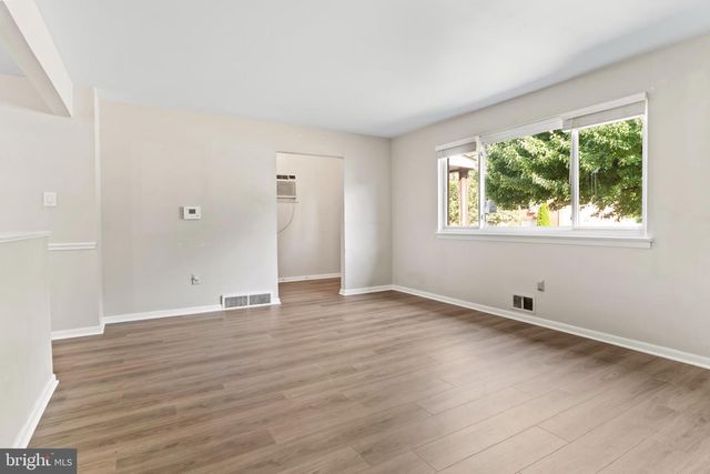 11 W DULLES DR, Camp Hill, PA 17011