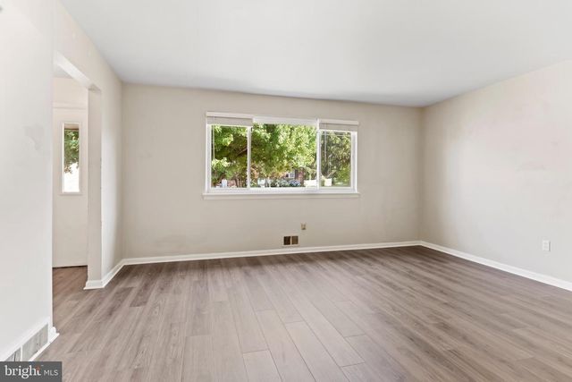 11 W DULLES DR, Camp Hill, PA 17011