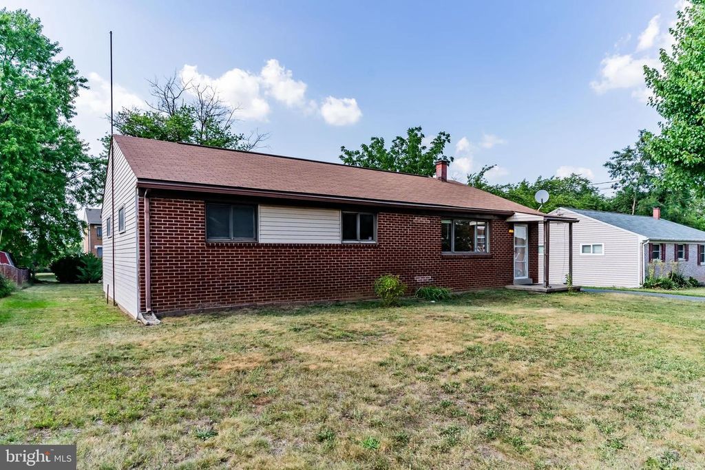 11 W DULLES DR, Camp Hill, PA 17011