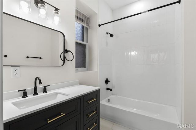 3002 California, St Louis, MO 63118