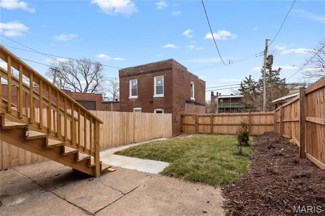 3002 California, St Louis, MO 63118