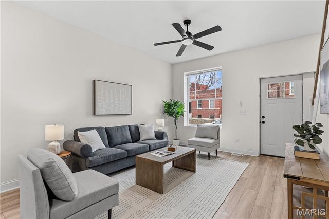 3002 California, St Louis, MO 63118