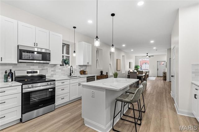 3002 California, St Louis, MO 63118