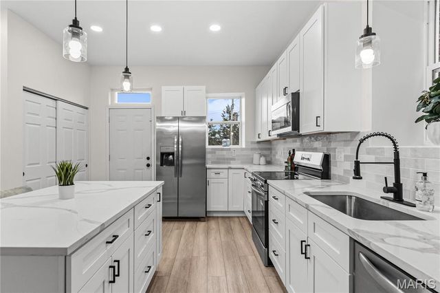 3002 California, St Louis, MO 63118