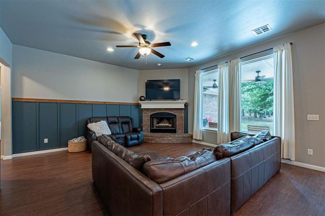 8851 Tall Oaks Drive, Guthrie, OK 73044