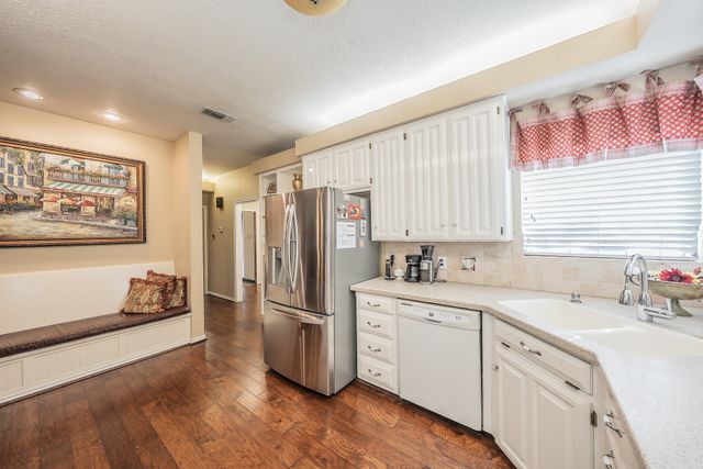 2200 Woodstock Drive, Colleyville, TX 76034