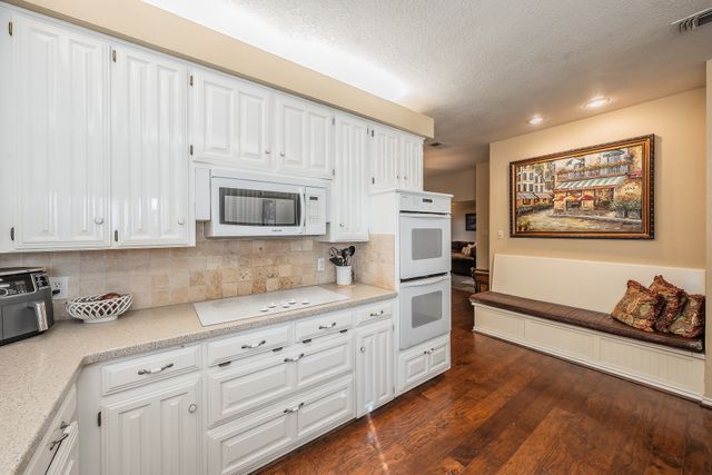 2200 Woodstock Drive, Colleyville, TX 76034