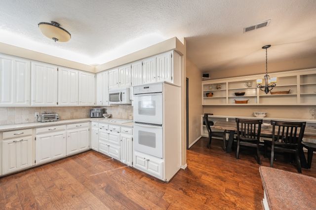 2200 Woodstock Drive, Colleyville, TX 76034