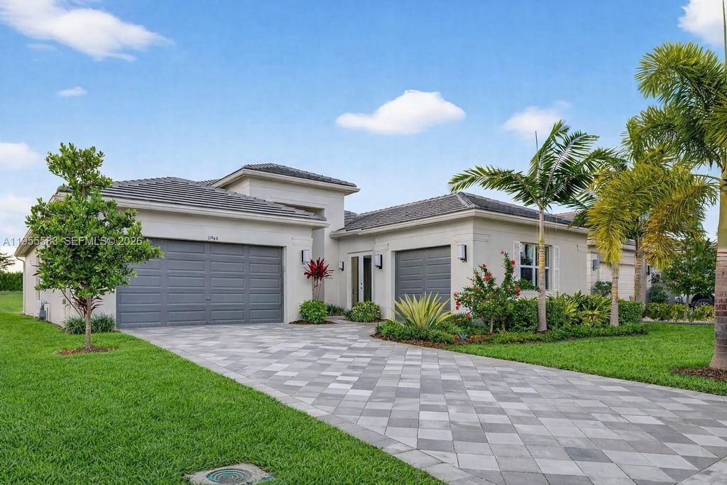 11960 SW Whitewater Falls Ct, Port St. Lucie, FL 34987