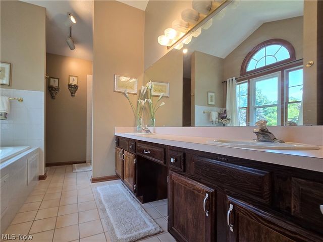 2867 Mapleview Lane, Avon, OH 44011