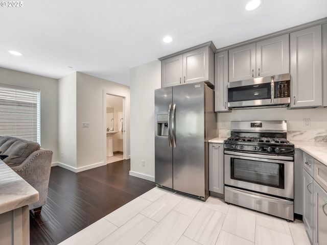 1593 Se HONEYSUCKLE Loop, Warrenton, OR 97146