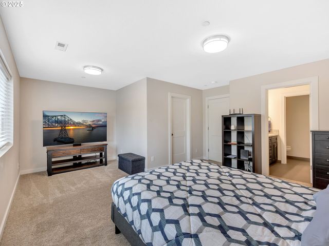 1593 Se HONEYSUCKLE Loop, Warrenton, OR 97146