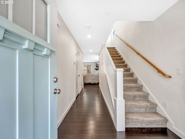 1593 Se HONEYSUCKLE Loop, Warrenton, OR 97146