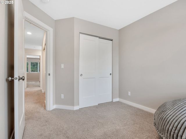 1593 Se HONEYSUCKLE Loop, Warrenton, OR 97146