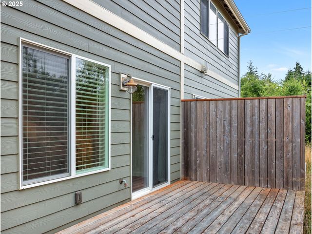 1593 Se HONEYSUCKLE Loop, Warrenton, OR 97146