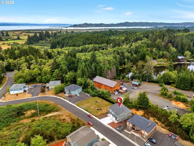 1593 Se HONEYSUCKLE Loop, Warrenton, OR 97146