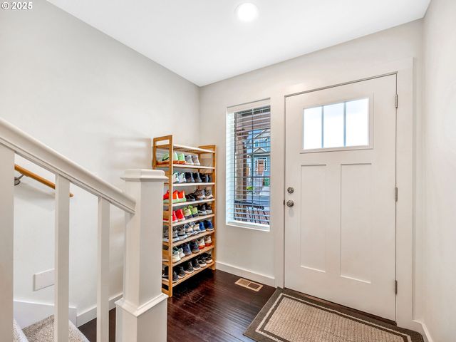 1593 Se HONEYSUCKLE Loop, Warrenton, OR 97146