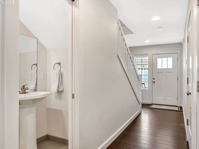 1593 Se HONEYSUCKLE Loop, Warrenton, OR 97146