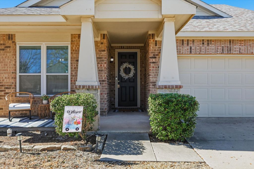 921 John Kennedy Drive, Saginaw, TX 76179