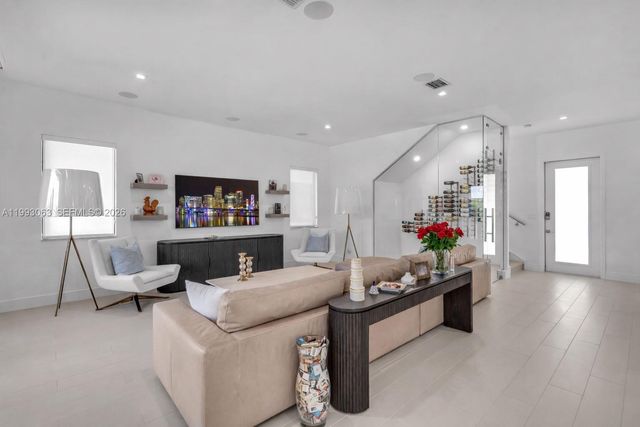 8019 NW 46th Terrace, Doral, FL 33166