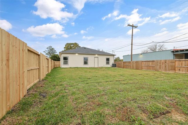 19210 Akin Drive, Crosby, TX 77532