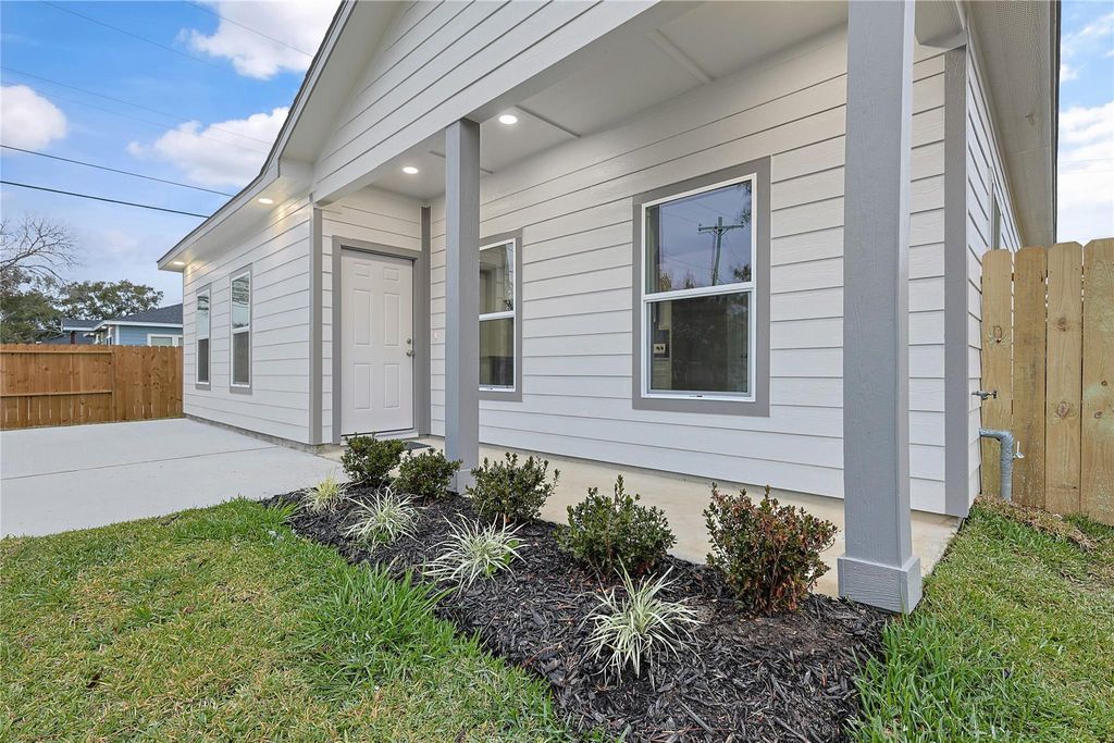 19210 Akin Drive, Crosby, TX 77532