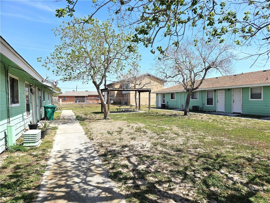 160 N 13th St, Aransas Pass, TX 78336 — photo 4