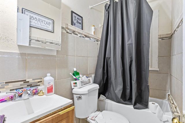 4200 W Bonny PLACE, Milwaukee, WI 53216