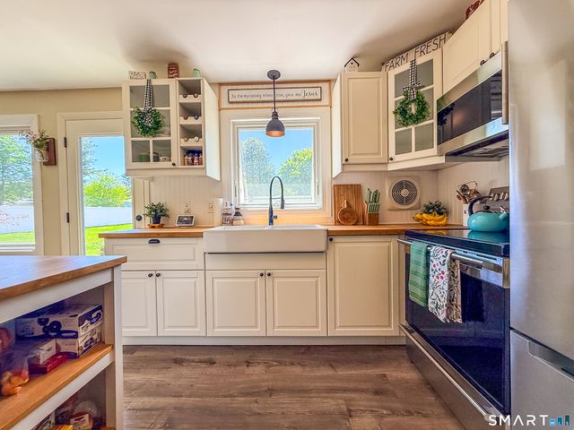 14 Lynn Avenue, Plymouth, CT 06786