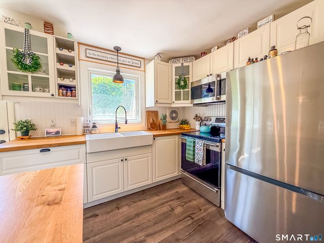 14 Lynn Avenue, Plymouth, CT 06786