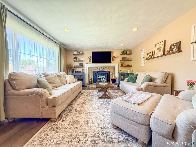 14 Lynn Avenue, Plymouth, CT 06786