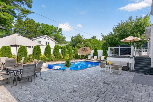 31 Driftwood Drive, Port Washington, NY 11050