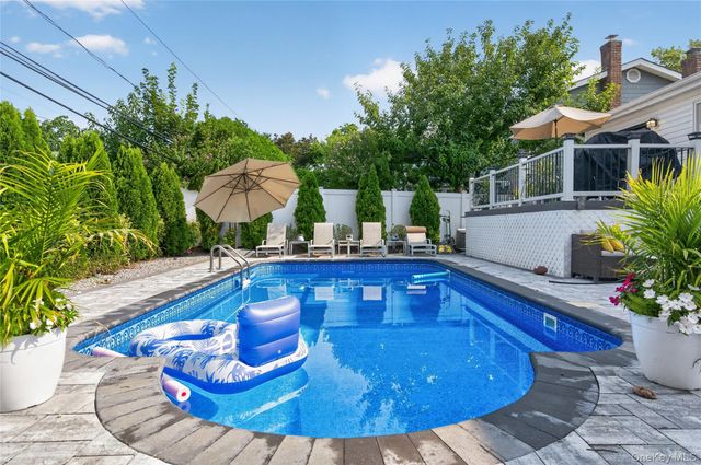 31 Driftwood Drive, Port Washington, NY 11050