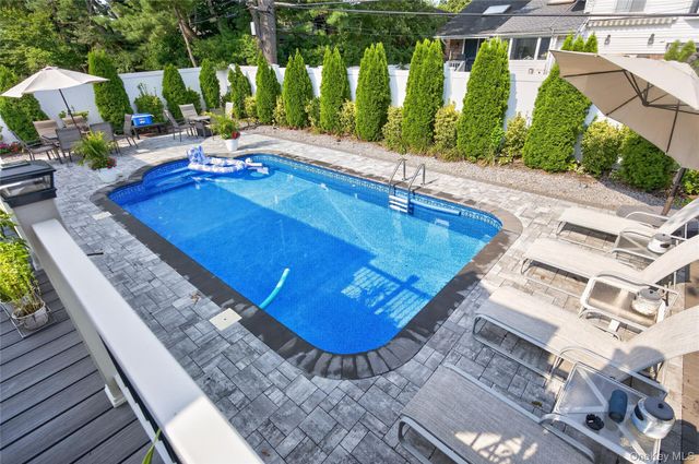 31 Driftwood Drive, Port Washington, NY 11050
