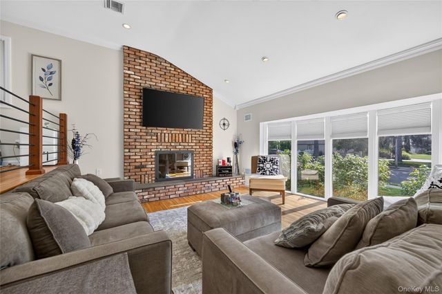 31 Driftwood Drive, Port Washington, NY 11050