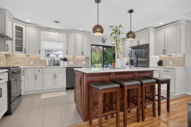 31 Driftwood Drive, Port Washington, NY 11050