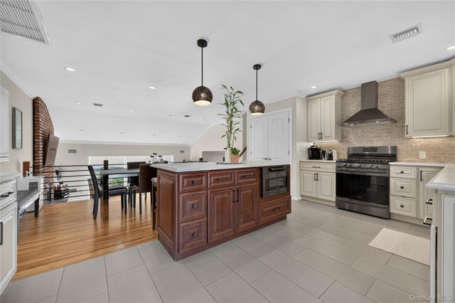 31 Driftwood Drive, Port Washington, NY 11050