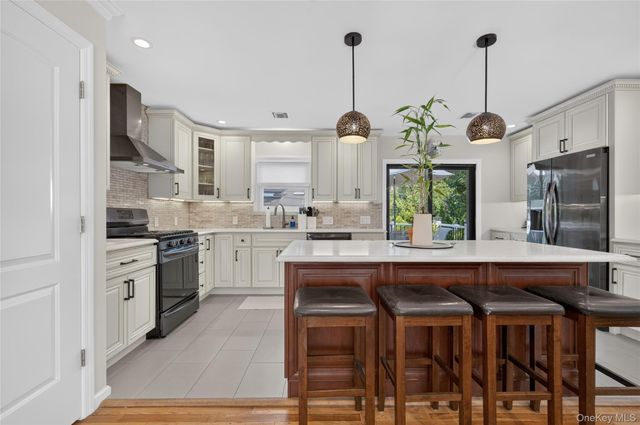 31 Driftwood Drive, Port Washington, NY 11050
