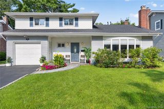 31 Driftwood Drive, Port Washington, NY 11050