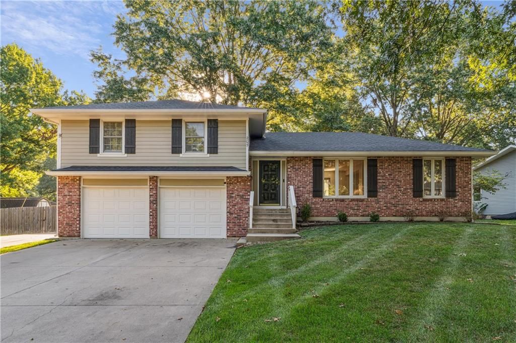 205 S Broadmoor Street, Louisburg, KS 66053