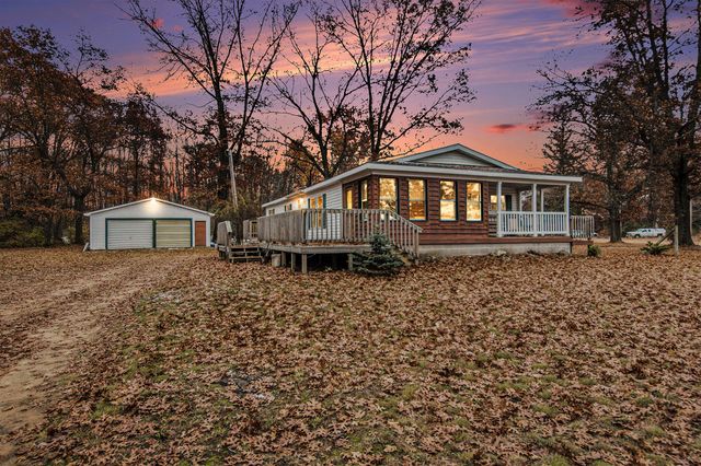 3260 W Ridge Street, White Cloud, MI 49349