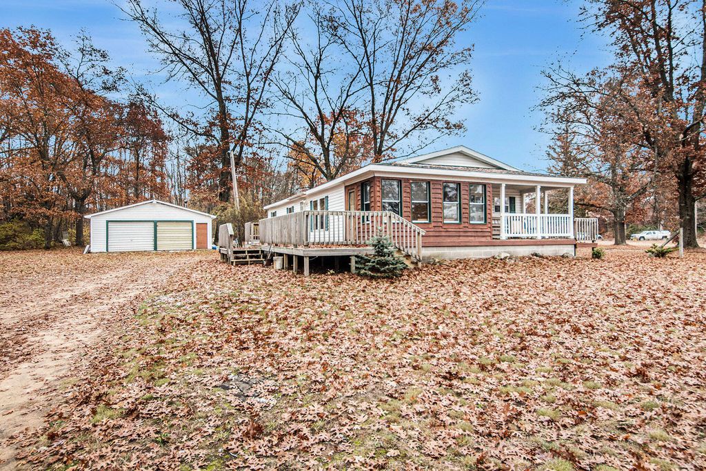 3260 W Ridge Street, White Cloud, MI 49349