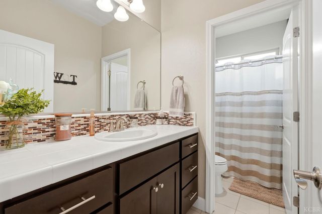 3262 N Morning Dove Lane, Hanford, CA 93230