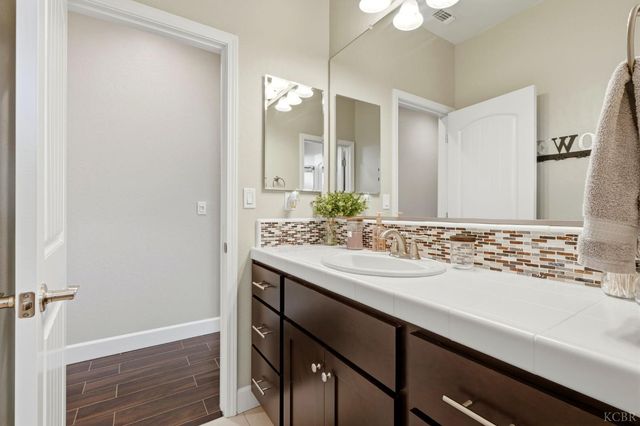 3262 N Morning Dove Lane, Hanford, CA 93230