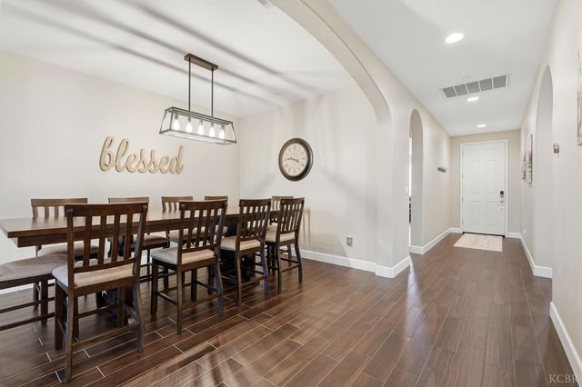 3262 N Morning Dove Lane, Hanford, CA 93230